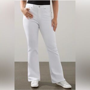 Chico's‎ Jeans size 14 Define Me Flare White Jeans PERFECT 🩷🩷